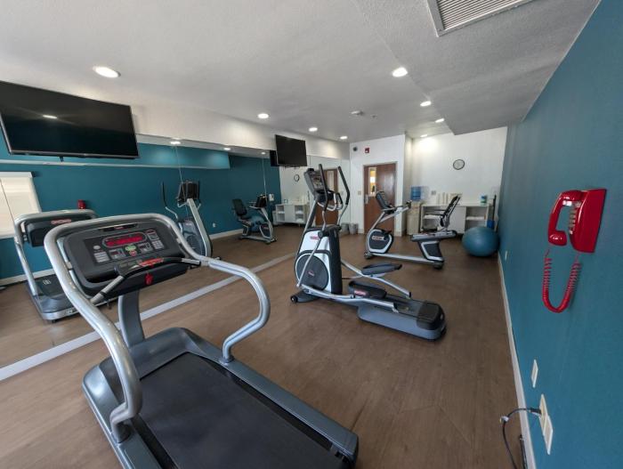 holiday inn express hotel and suites by ihg