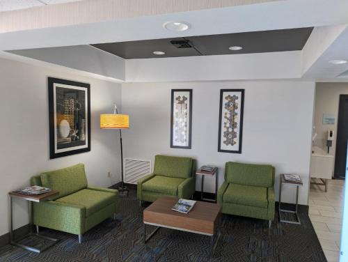 holiday inn express hotel and suites by ihg