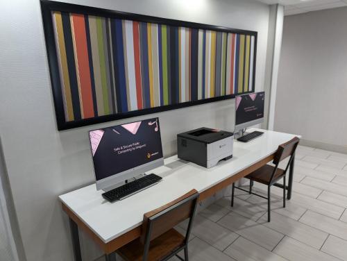 holiday inn express hotel and suites by ihg
