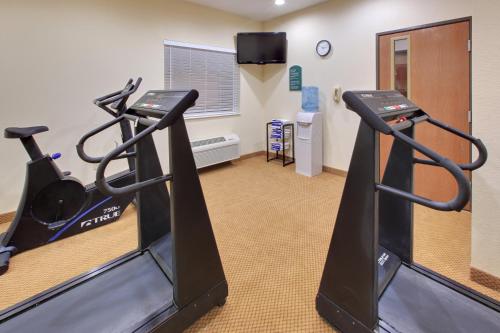 holiday inn express hotel and suites by ihg