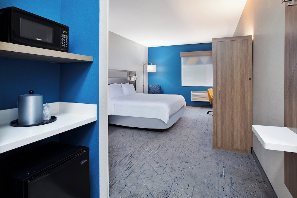 holiday inn express and suites wauseon by ihg