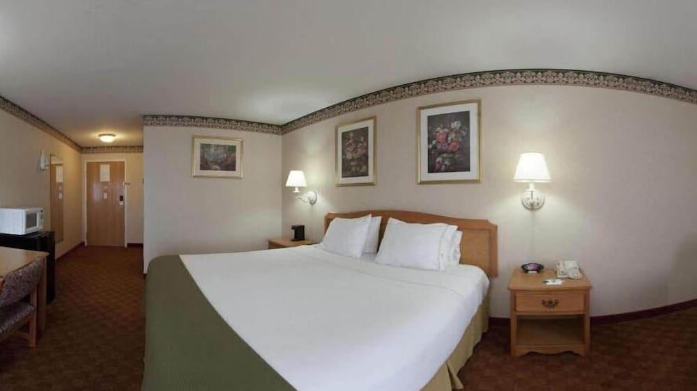 holiday inn express and suites wauseon by ihg