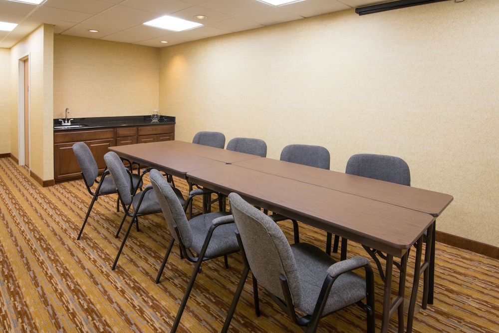 holiday inn express and suites wauseon by ihg