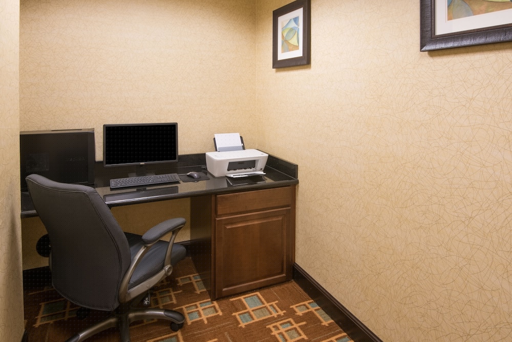holiday inn express and suites wauseon by ihg