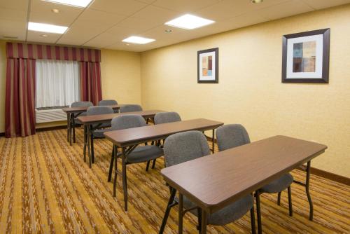 holiday inn express and suites wauseon by ihg