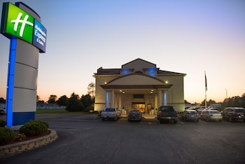 Holiday Inn Express & Suites Wauseon By Ihg,Fayette>>Defiance,3 star