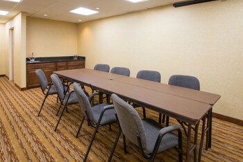 Holiday Inn Express & Suites Wauseon By Ihg,Fayette>>Defiance,3 star