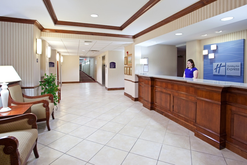 holiday inn express and suites marion by ihg