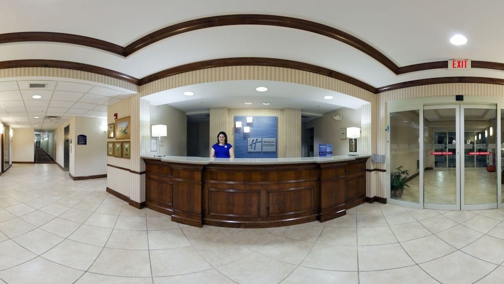 holiday inn express and suites marion by ihg