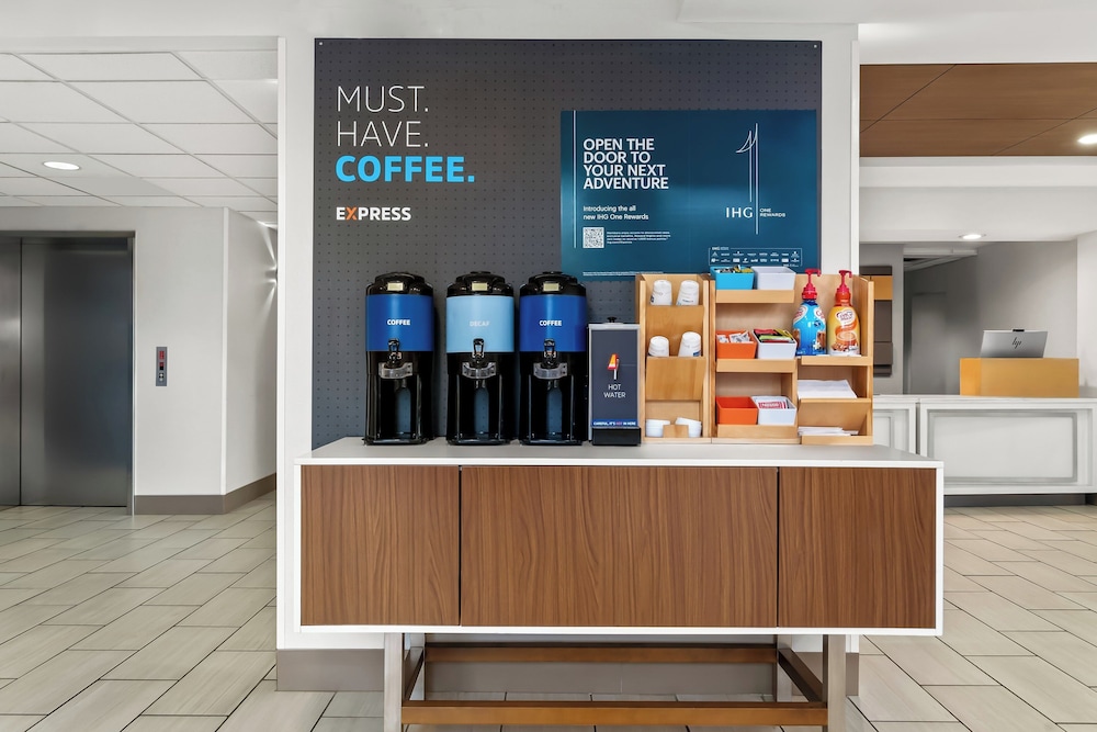 holiday inn express and suites marion by ihg