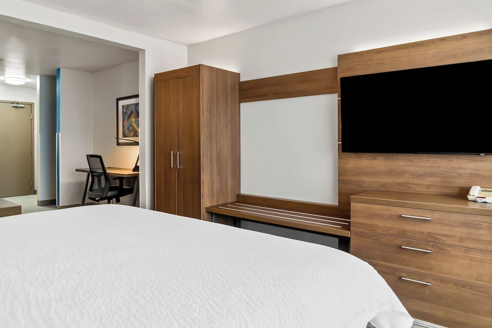 holiday inn express and suites marion by ihg