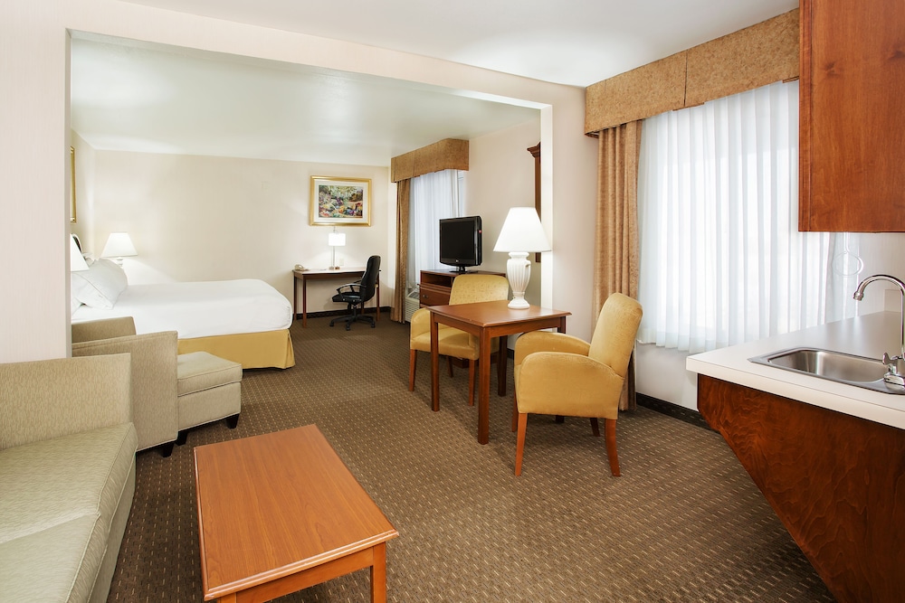 holiday inn express and suites marion by ihg