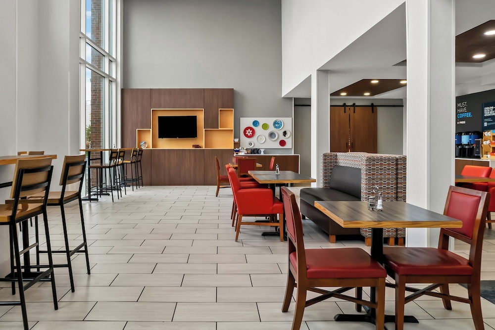 holiday inn express and suites marion by ihg