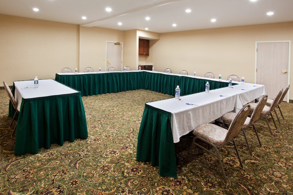 holiday inn express and suites marion by ihg