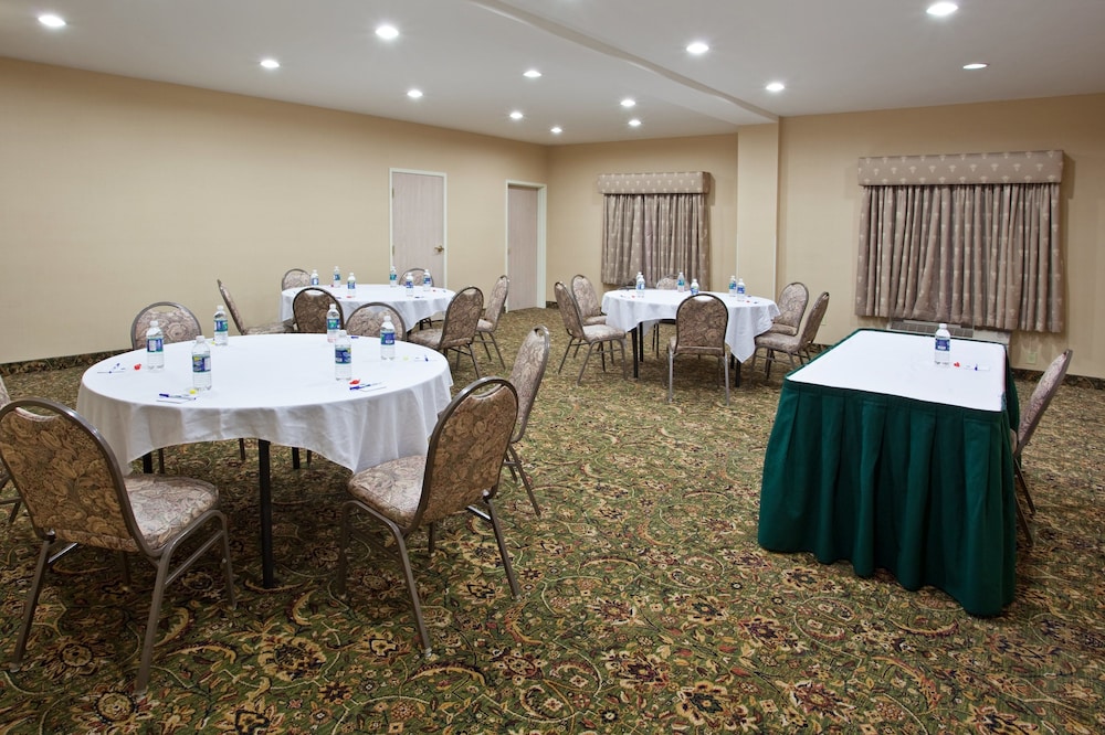 holiday inn express and suites marion by ihg
