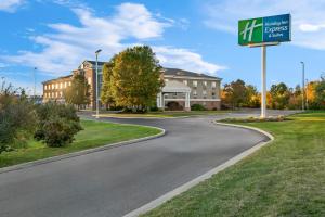 holiday inn express and suites marion by ihg