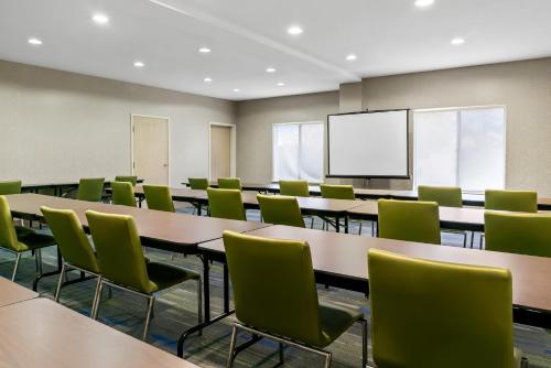 holiday inn express and suites marion by ihg
