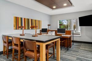 holiday inn express and suites marion by ihg