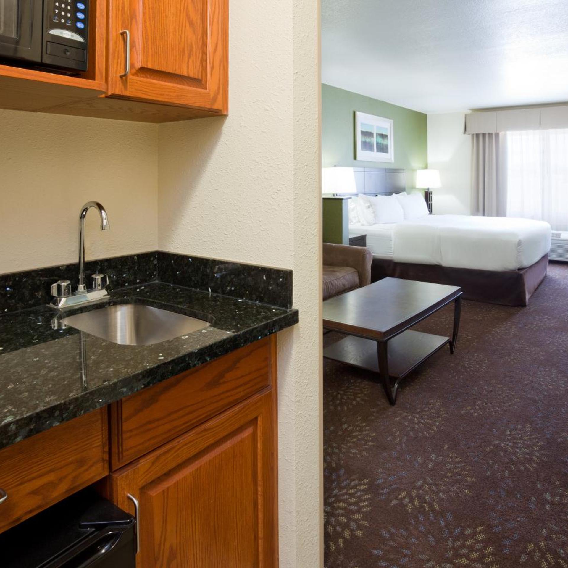 holiday inn express and suites aberdeen by ihg