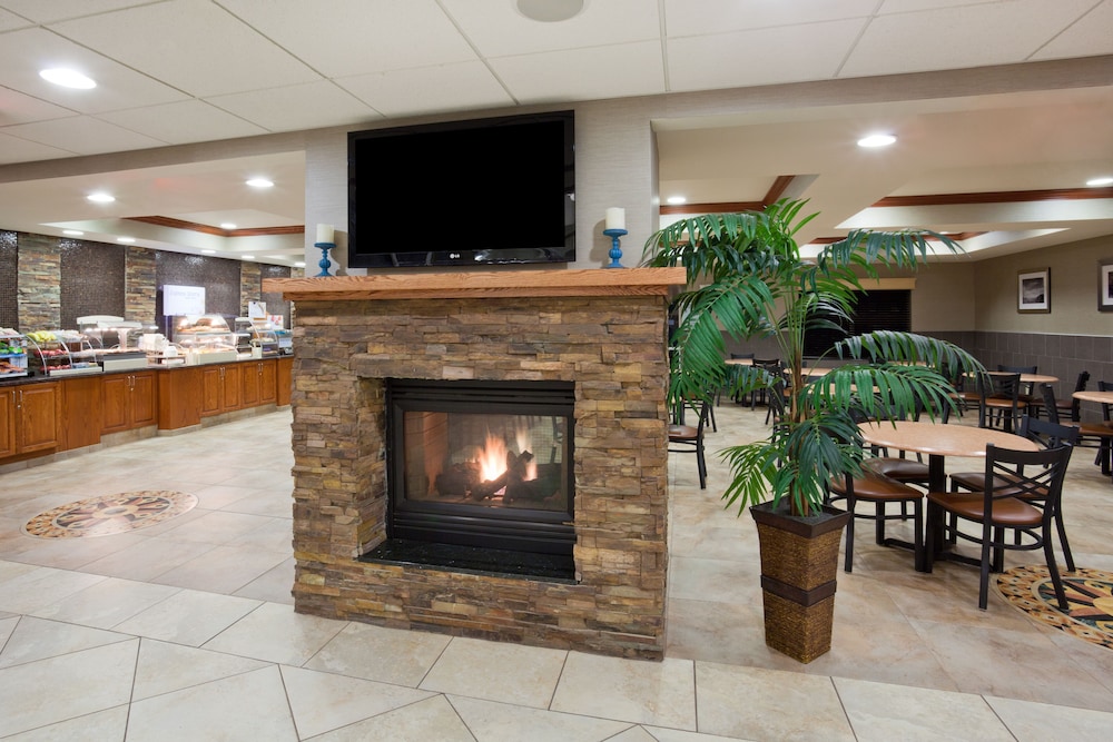 holiday inn express and suites aberdeen by ihg