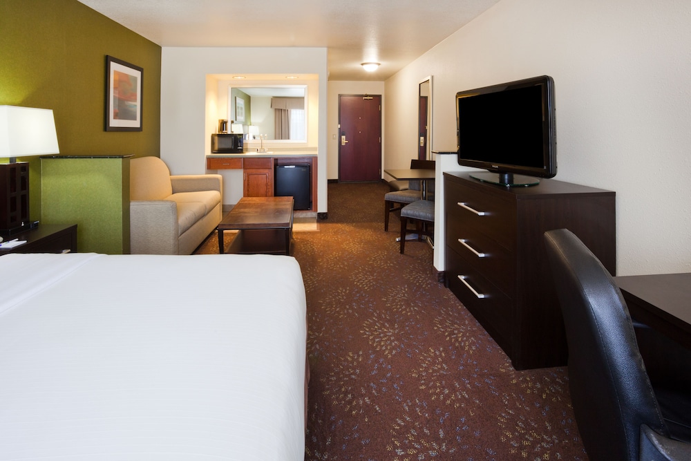 holiday inn express and suites aberdeen by ihg