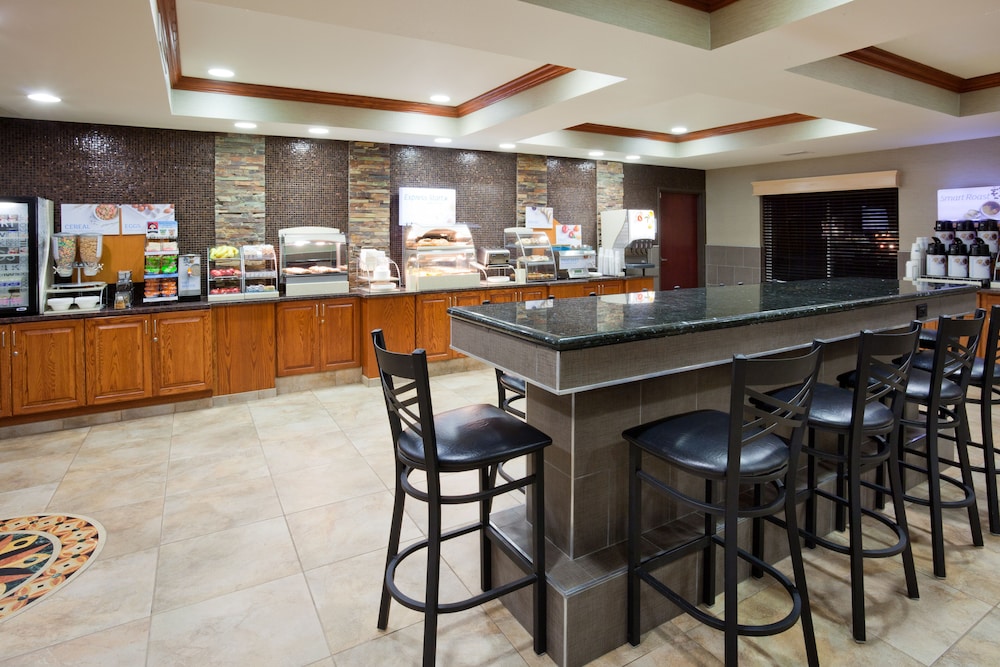 holiday inn express and suites aberdeen by ihg