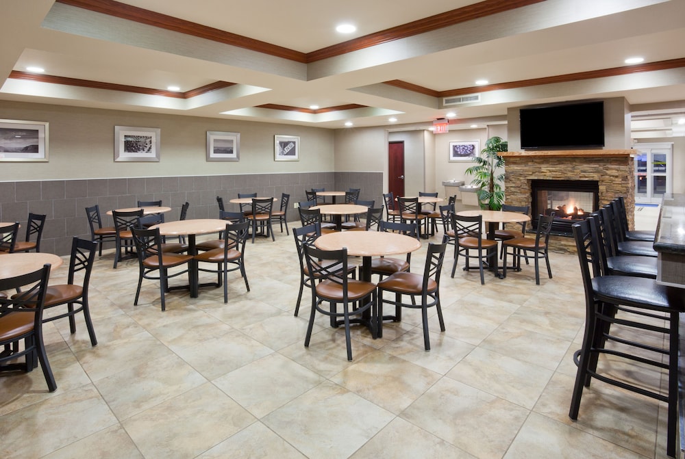 holiday inn express and suites aberdeen by ihg