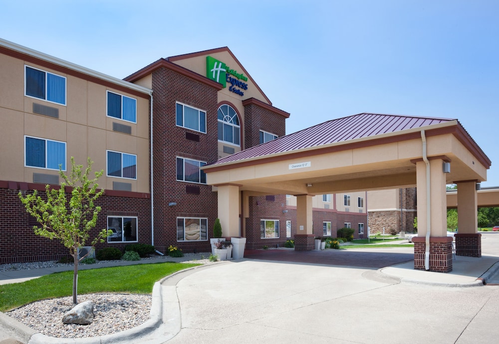 holiday inn express and suites aberdeen by ihg