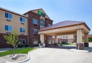 holiday inn express and suites aberdeen by ihg