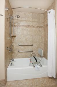 holiday inn express and suites aberdeen by ihg