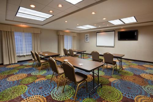 holiday inn express and suites aberdeen by ihg