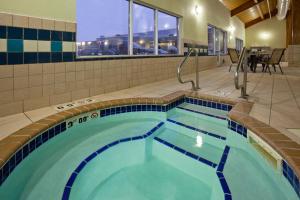 holiday inn express and suites aberdeen by ihg