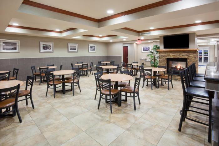 holiday inn express and suites aberdeen by ihg