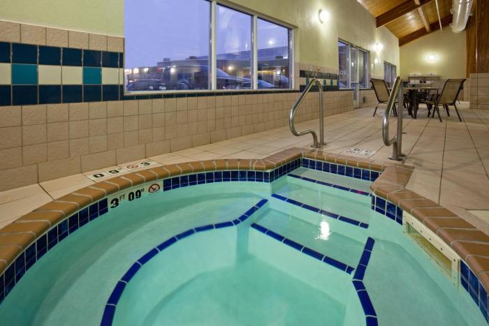 holiday inn express and suites aberdeen by ihg