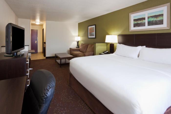 holiday inn express and suites aberdeen by ihg