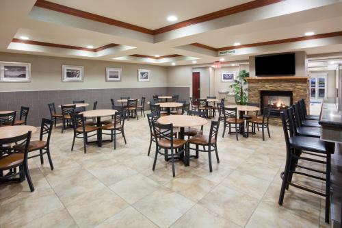holiday inn express and suites aberdeen by ihg