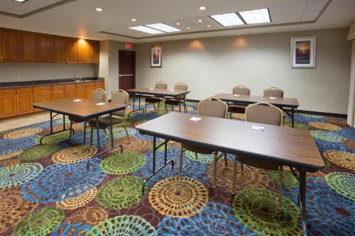 holiday inn express and suites aberdeen by ihg