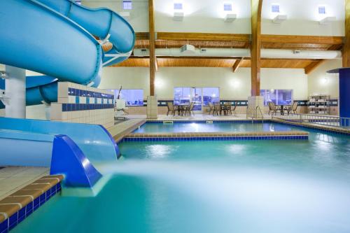 holiday inn express and suites aberdeen by ihg