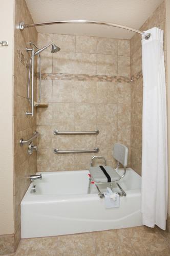 holiday inn express and suites aberdeen by ihg