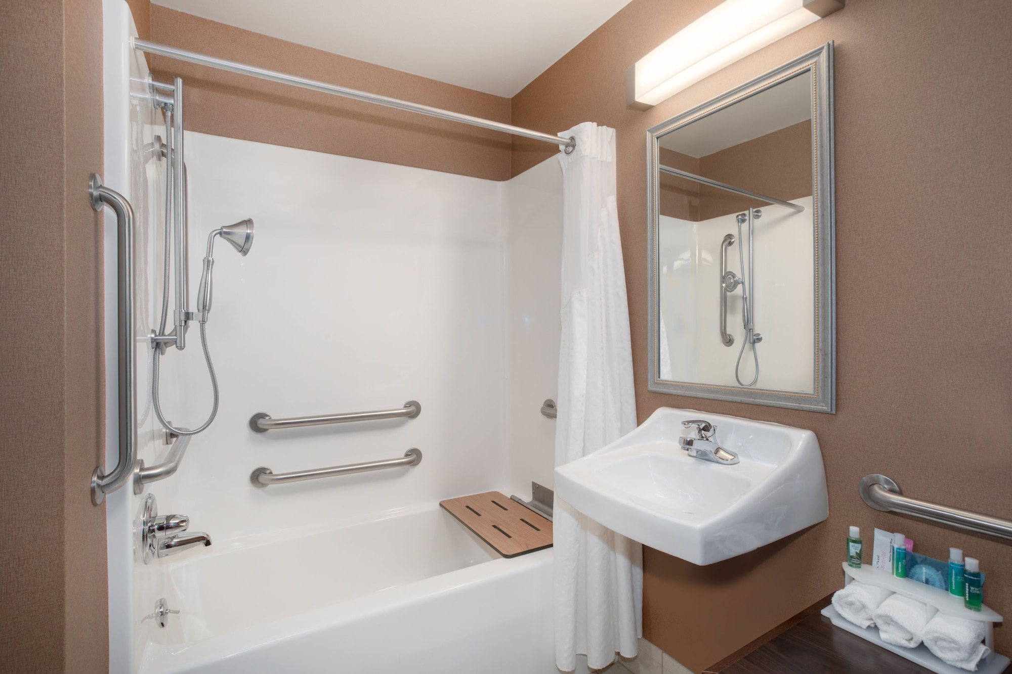 holiday inn express and suites yankton by ihg