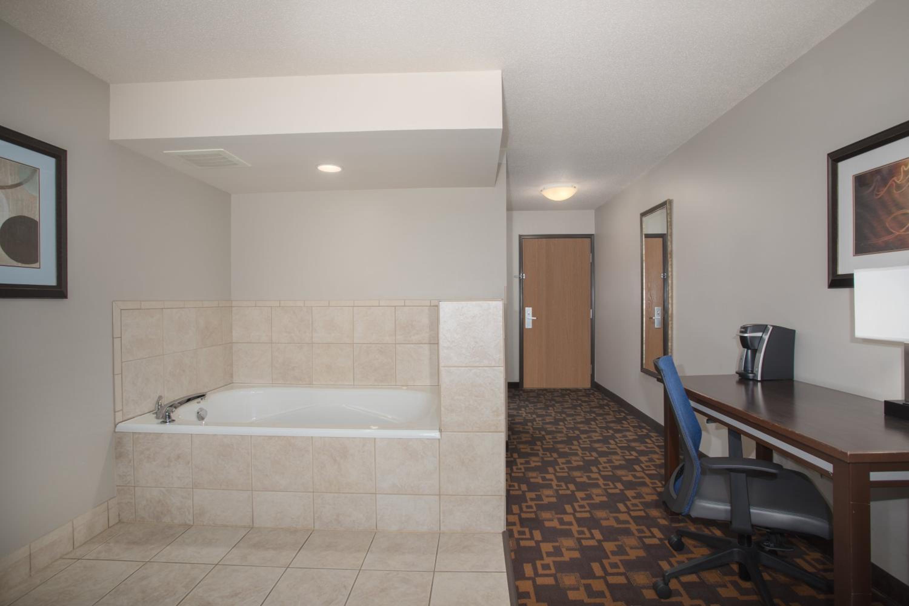 holiday inn express and suites yankton by ihg