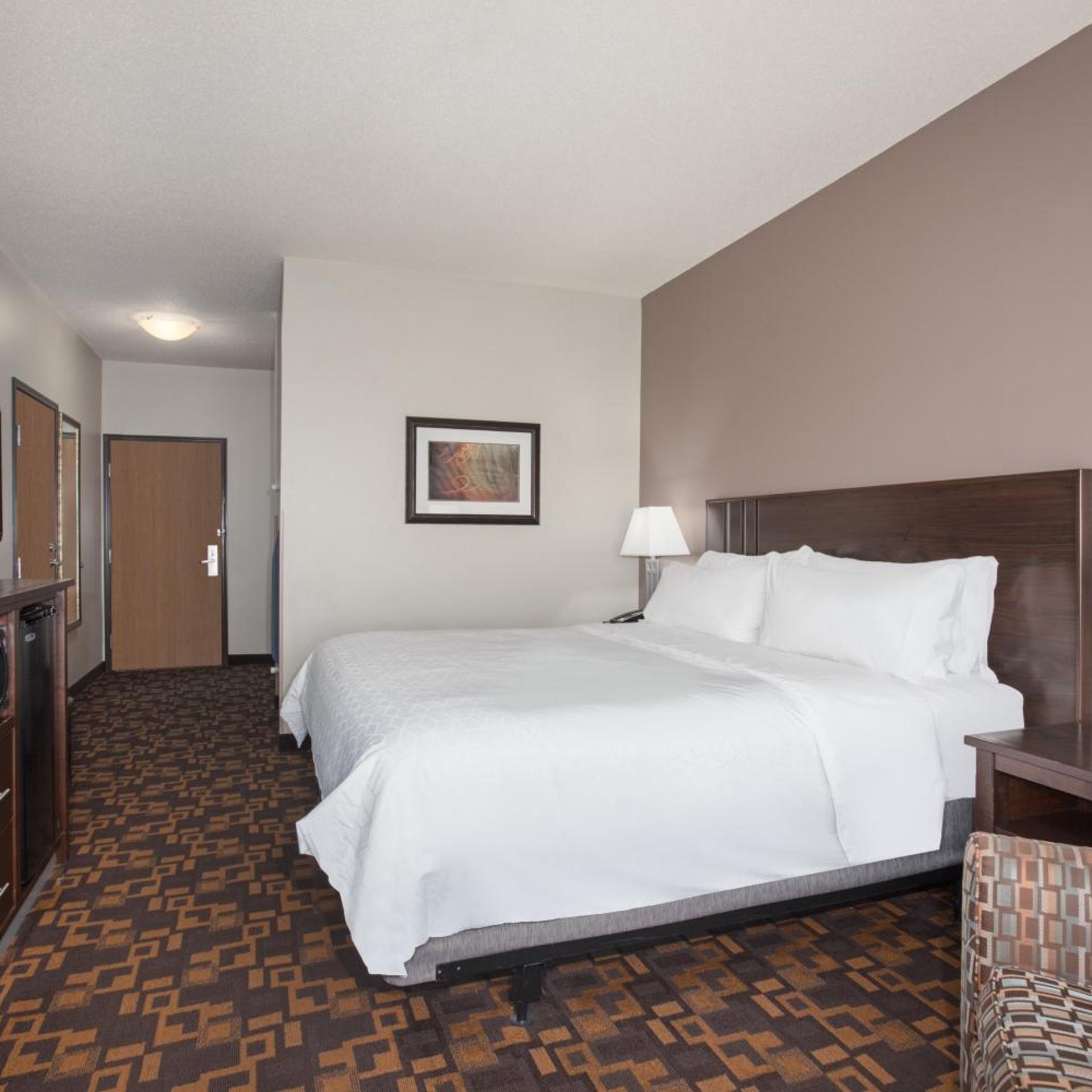holiday inn express and suites yankton by ihg