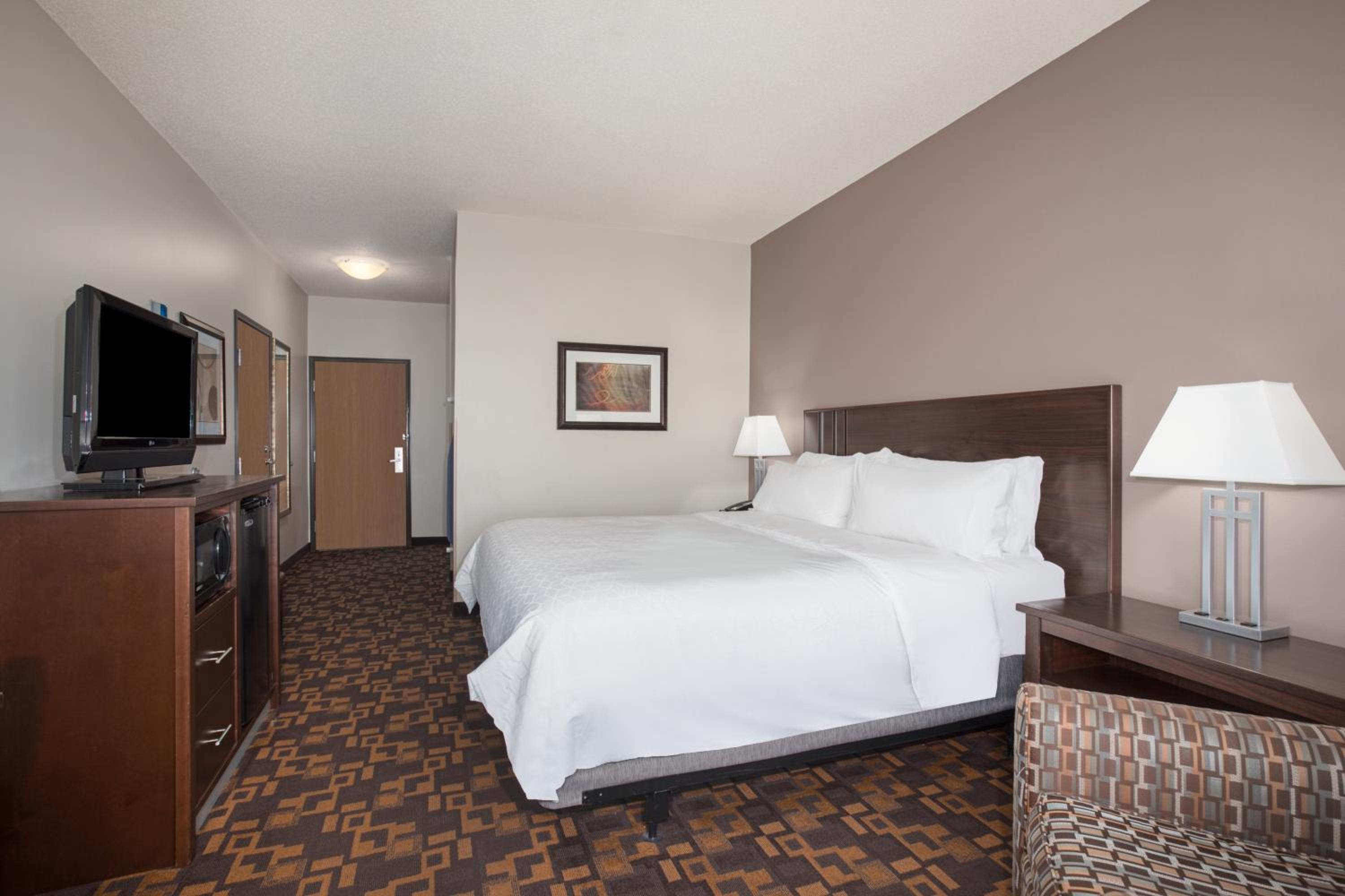 holiday inn express and suites yankton by ihg