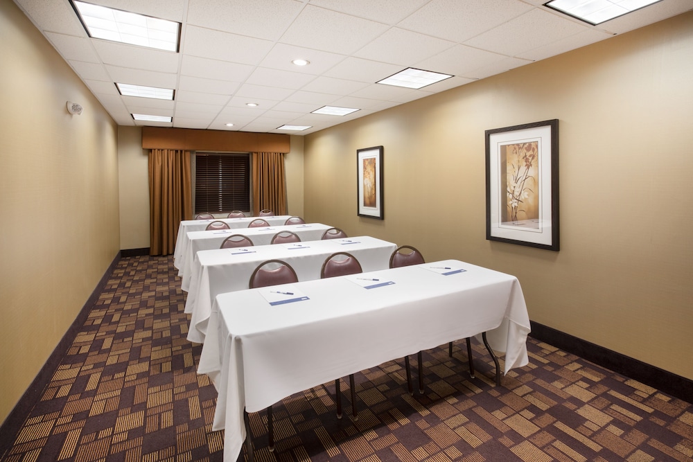 holiday inn express and suites yankton by ihg