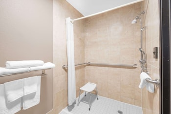 Days Inn By Wyndham Watertown,Watertown>>South Shore,2 star