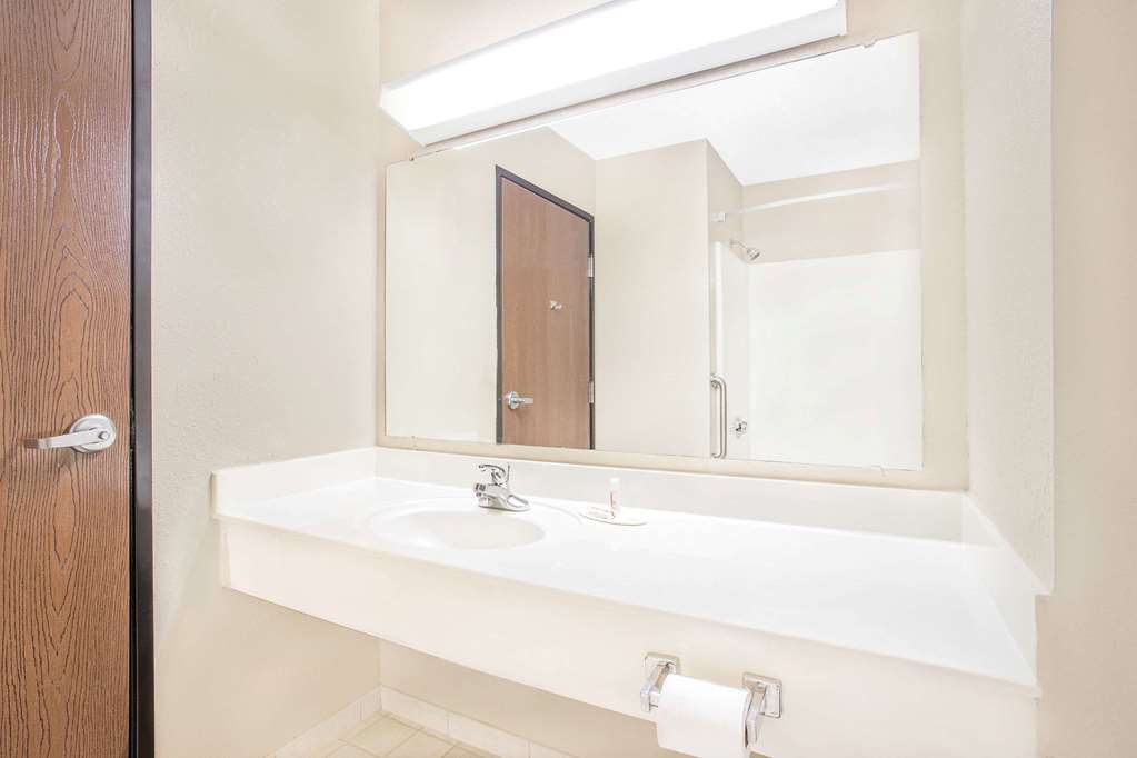 super 8 by wyndham nixa springfield area