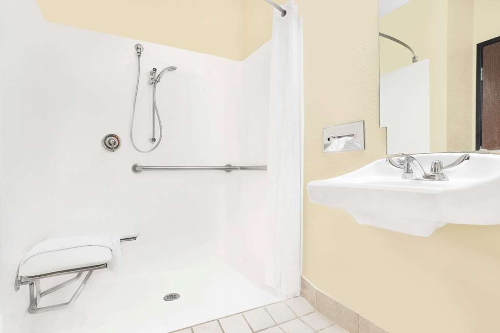 super 8 by wyndham nixa springfield area