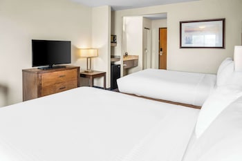 white pines inn and suites