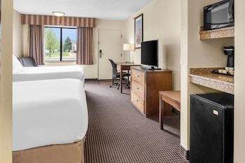 white pines inn and suites