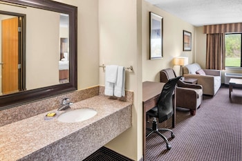 white pines inn and suites